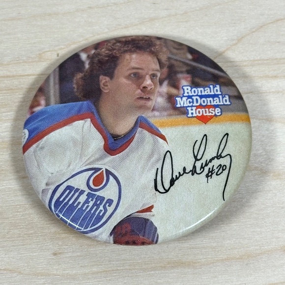 83/84 Ronald McDonald House Edmonton Oilers Button Pin 2.25" Set of 3 - Picture 4 of 4